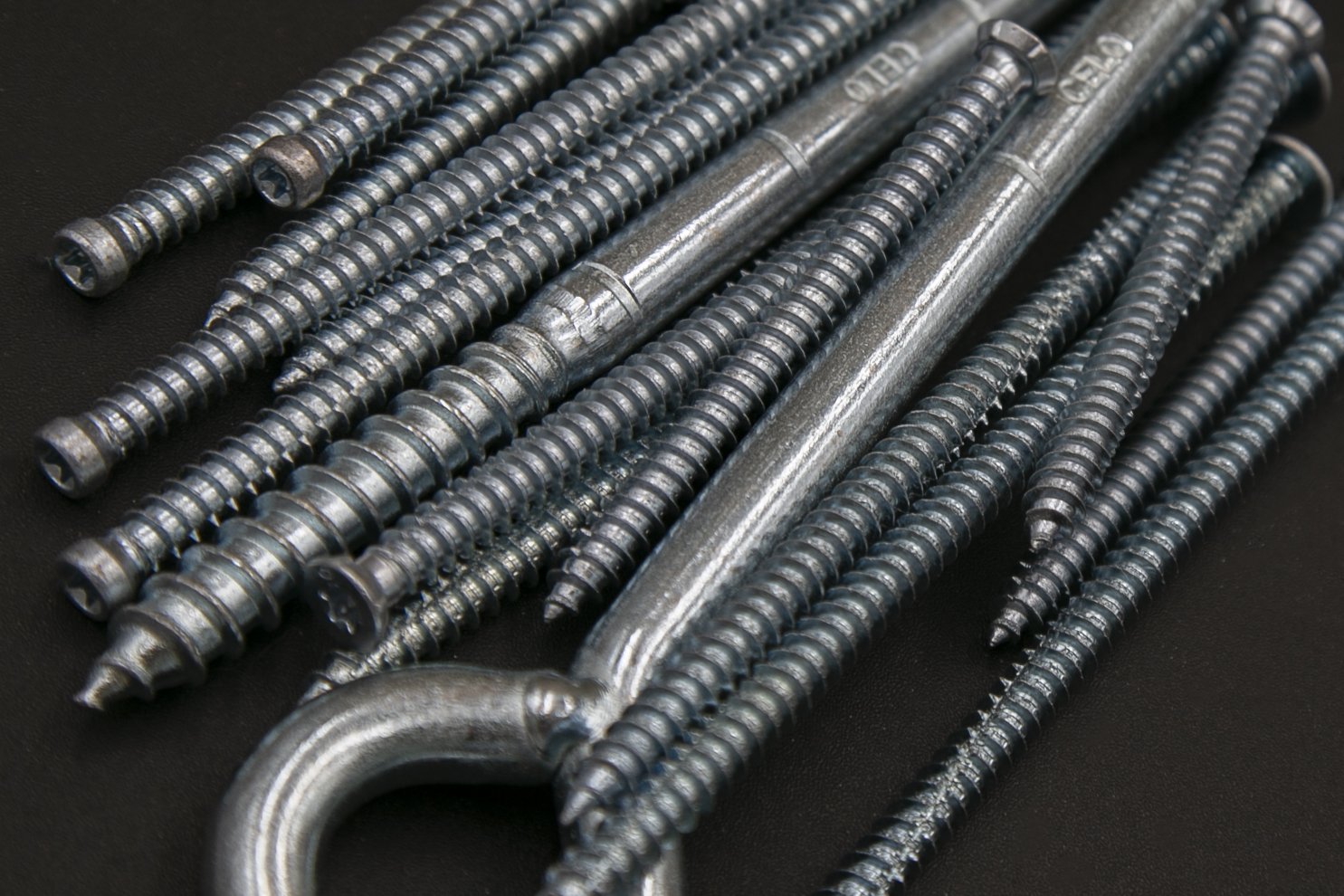Schrauben für Bauelementeür