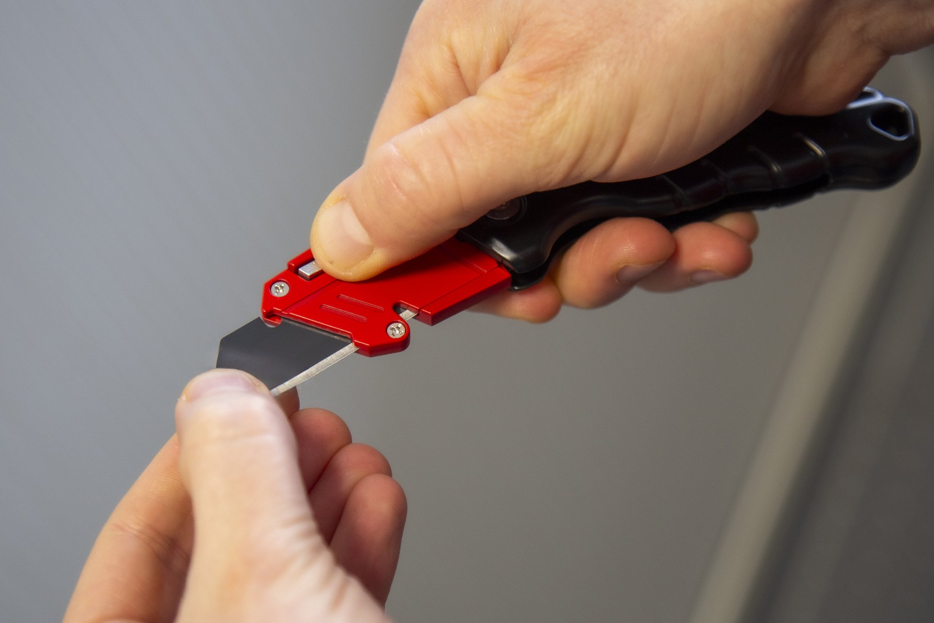 Sprügel Trapezklingenmesser rot schwarz Klingenwechsel