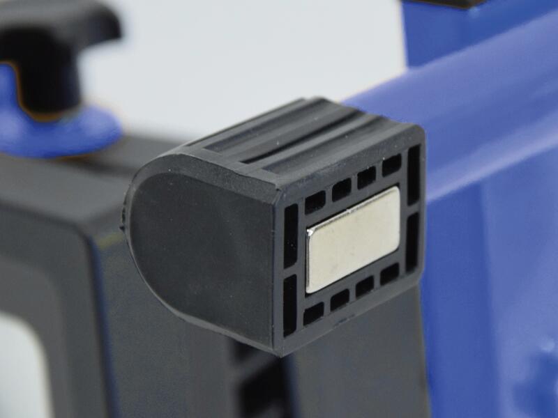 Akku-LED-Strahler mit Magnetfüßen (1.400 Lumen) 510.20